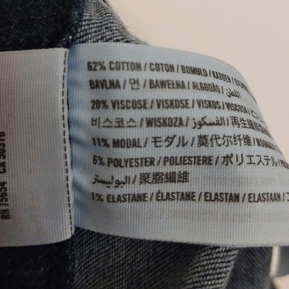 Hollister - 28x26 Distressed Low Rise Jean Legging - Picture 13 of 14